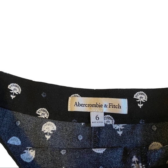 Abercrombie & Fitch Navy White Grey Floral Print 3/4 Zip High-Rise Short Women 6 - Picture 6 of 8